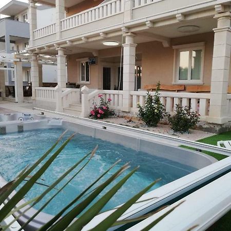 Guesthouse Villa Jurisic نوفاليا المظهر الخارجي الصورة