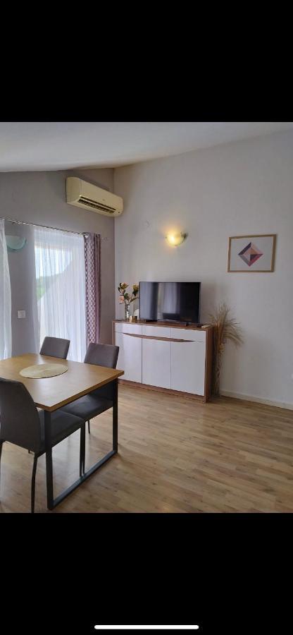 Guesthouse Villa Jurisic نوفاليا المظهر الخارجي الصورة