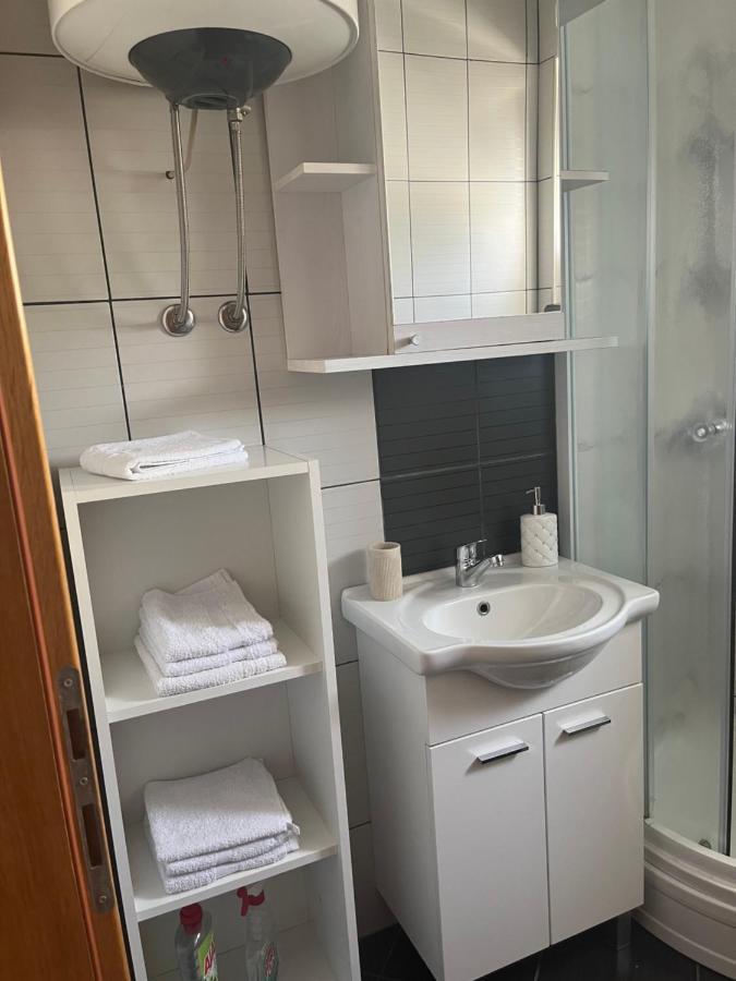 Guesthouse Villa Jurisic نوفاليا المظهر الخارجي الصورة