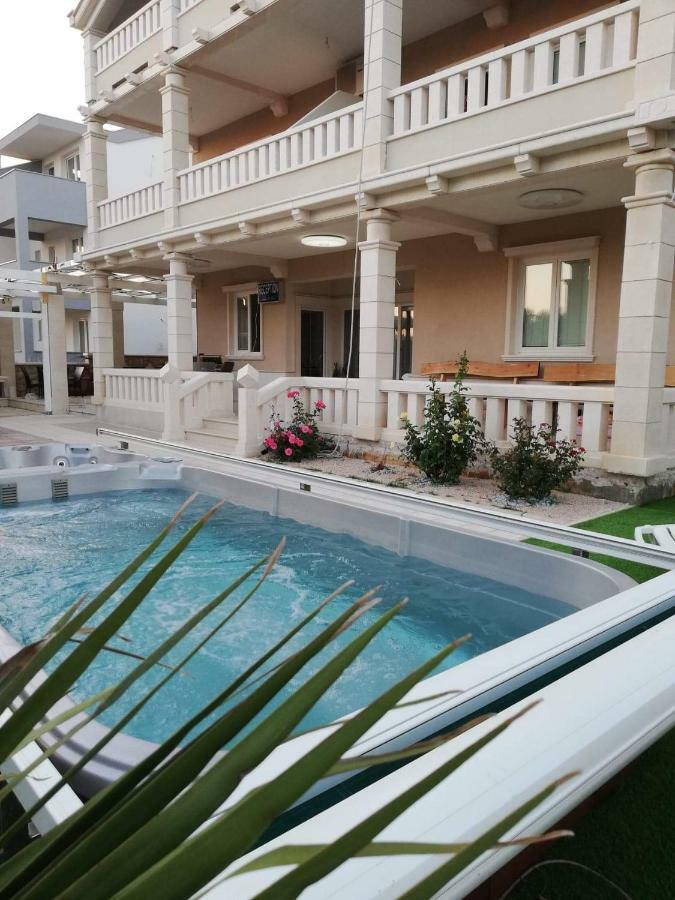 Guesthouse Villa Jurisic نوفاليا المظهر الخارجي الصورة