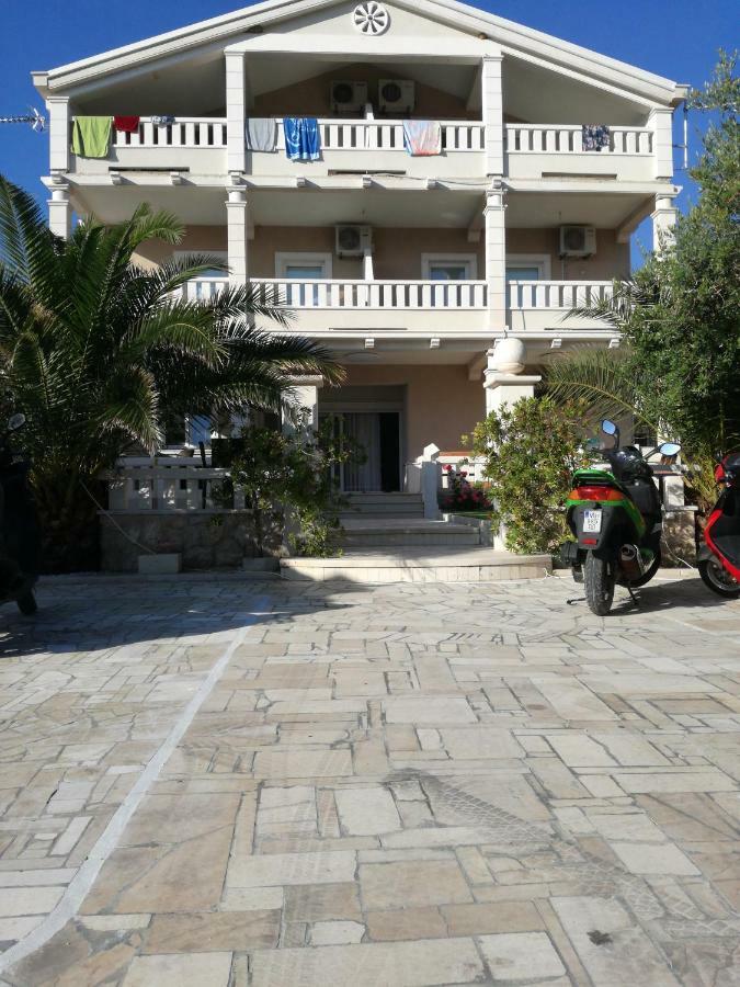Guesthouse Villa Jurisic نوفاليا المظهر الخارجي الصورة