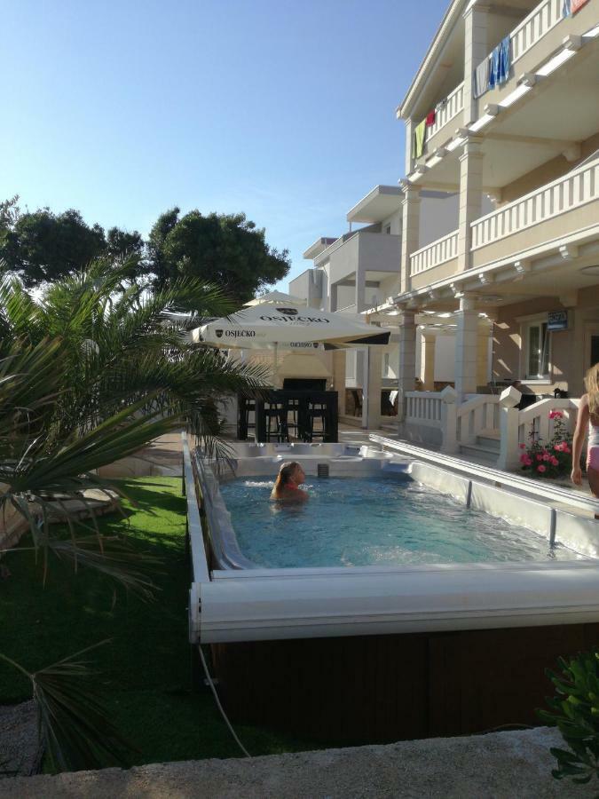 Guesthouse Villa Jurisic نوفاليا المظهر الخارجي الصورة