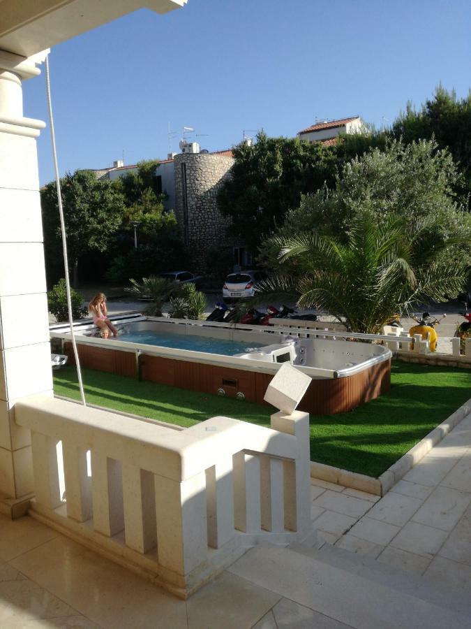 Guesthouse Villa Jurisic نوفاليا المظهر الخارجي الصورة